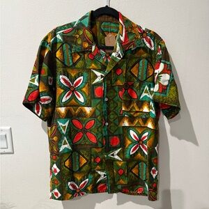 Rare vintage Hawaiin Colorful Geometric Short Sleeve Shirt. No tag fits like a m